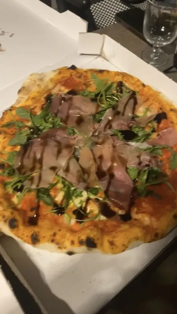 Pizza diavola à Serrières