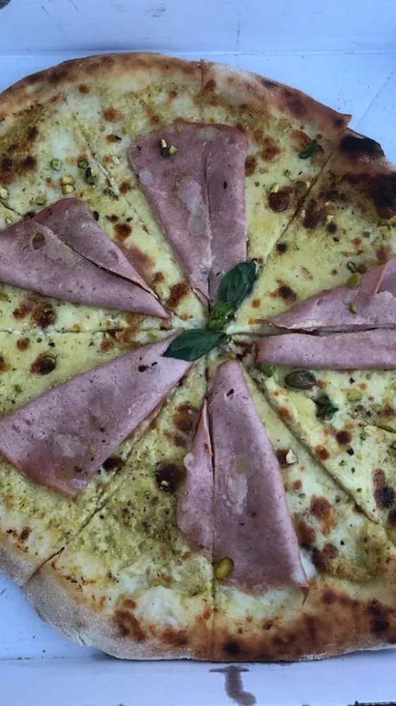 Pizza saracino à Serrières
